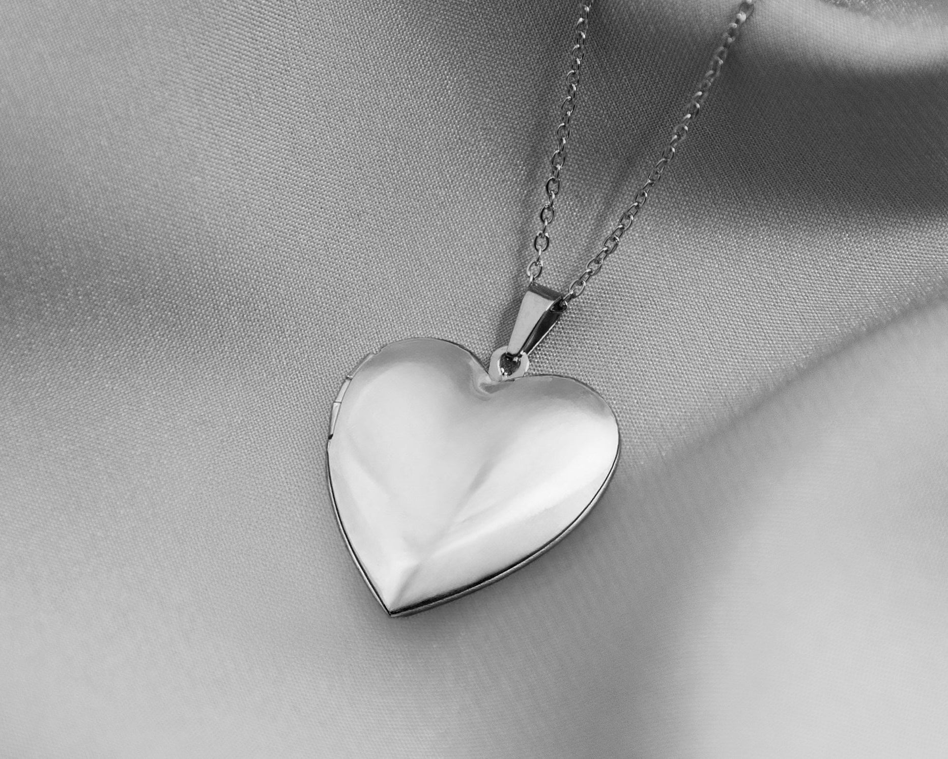 HEART LOCKET - MILA CANTES
