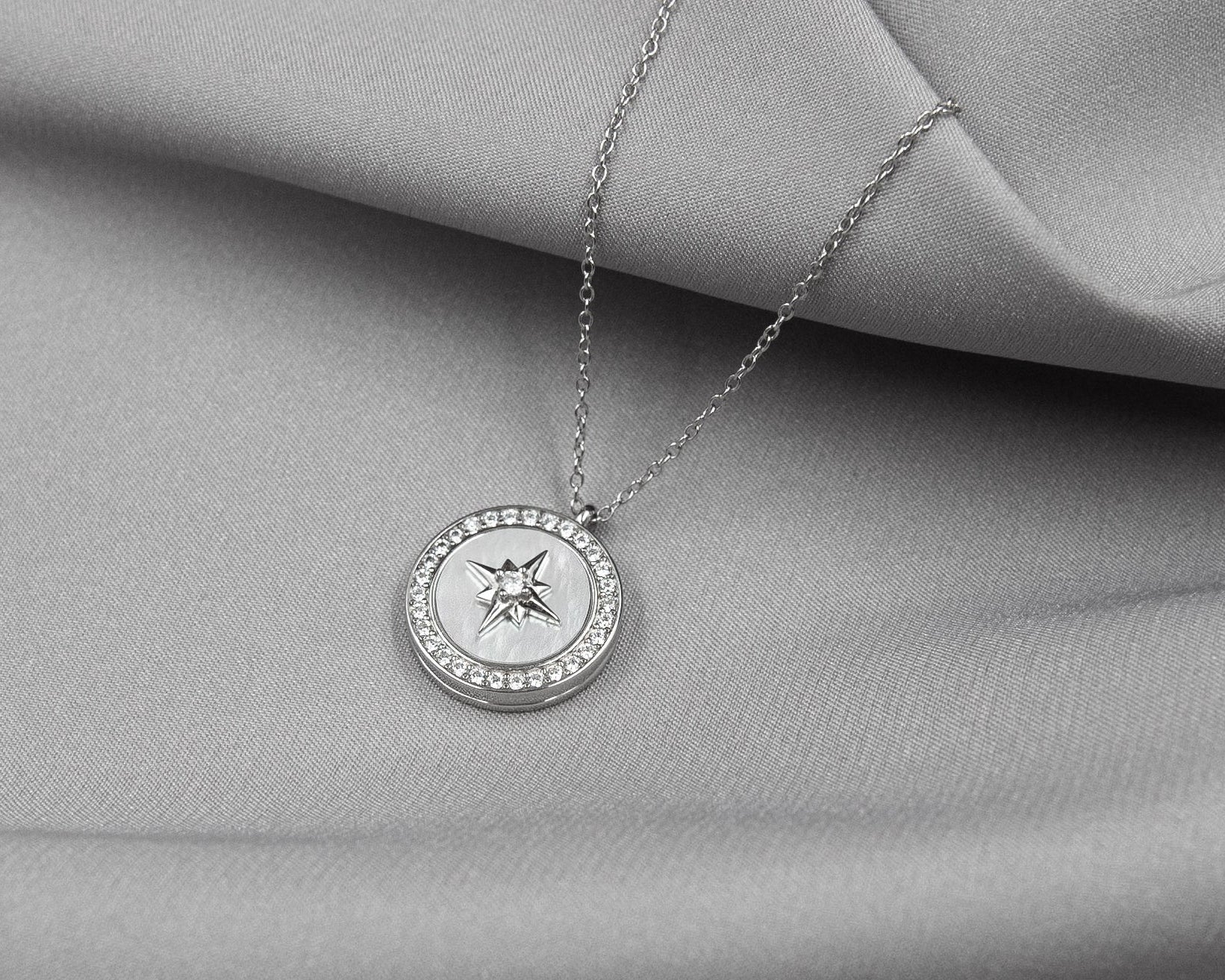 LUNA LOCKET - MILA CANTES